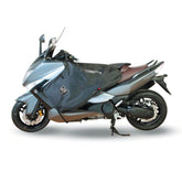 Coprigambe Termoscud®, un coprigambe impermeabile con fodera termica. In uso su scooter. Di TUCANO URBANO.